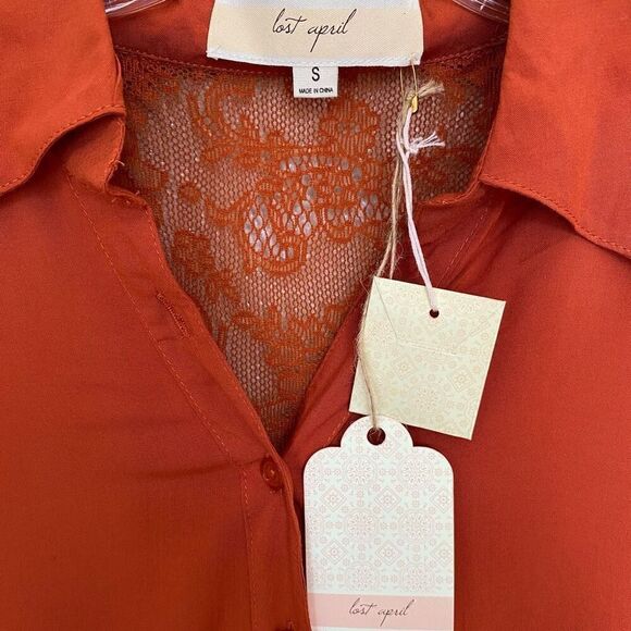 Lost April Rust Orange Lace Back Cutout High Low Button Up Top NWT Size Small - Picture 3 of 6